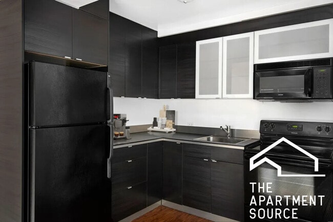 Building Photo - 3130 N Lake Shore Dr