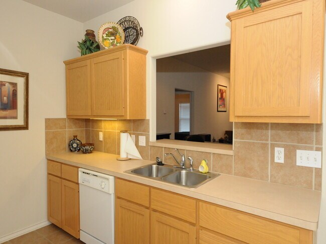 Building Photo - 15325 Bonasse Ct