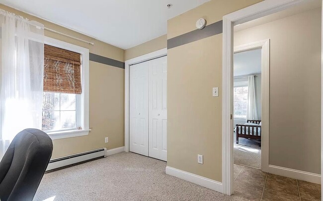 Foto del edificio - 14 Fieldcrest Dr