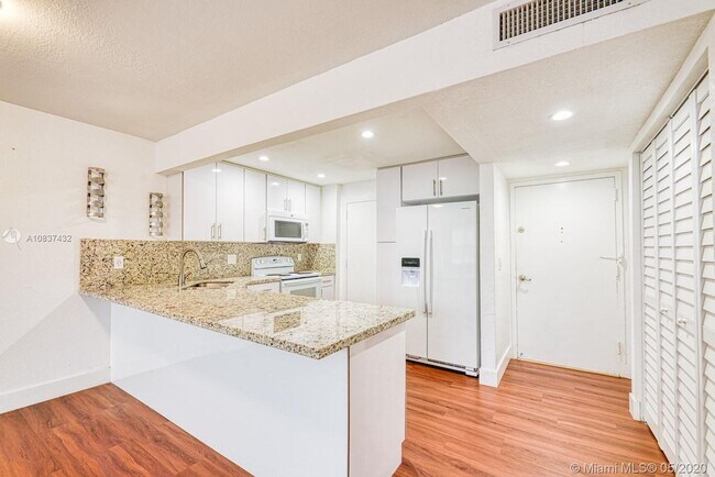 Foto del edificio - 9001 SW 77th Ave