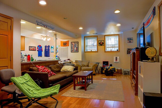 715 S Claremont, Apt G - Sala de estar/Excelente habitación - Harris Point Chicago