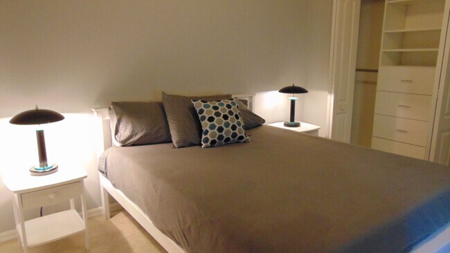 Foto del edificio - 2BR/2BA Lake View Condo in Heritage Oaks Golf & Country Club