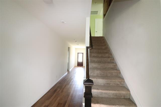 Building Photo - 689 Farmstead Dr