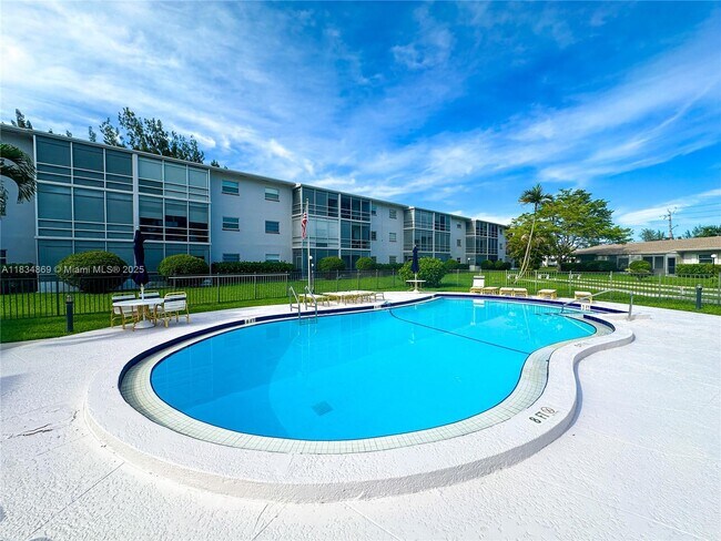 Building Photo - 700 Layne Blvd
