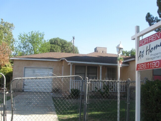 Foto del edificio - East Bakersfield Home - Newly Remodeled!