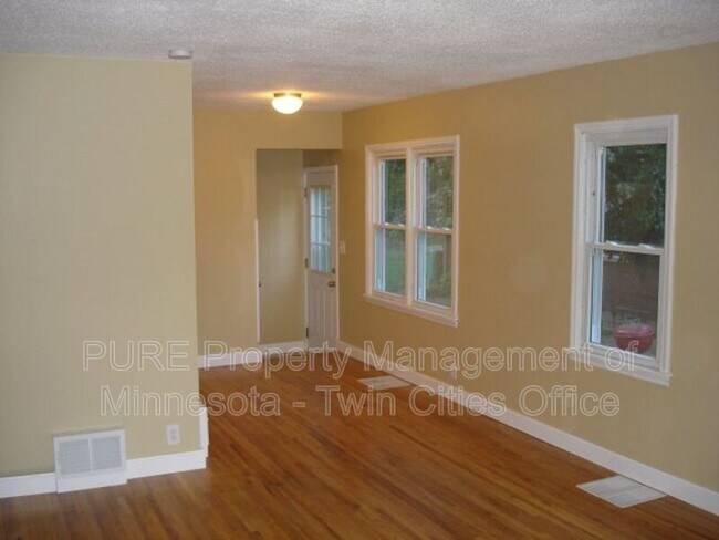 Foto del edificio - 2930 Texas Ave S