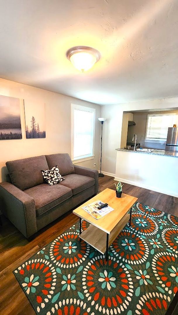 Foto del edificio - Furnished 1 Bed 1 Bath Apt in Linwood Place Add NW OKC