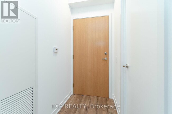 Photo du bâtiment - 1787-1787 St Clair Ave W