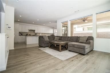 Building Photo - 3468 Villa Dr