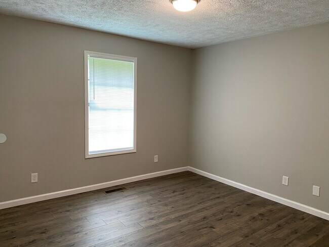Building Photo - 26 Foxboro Cv