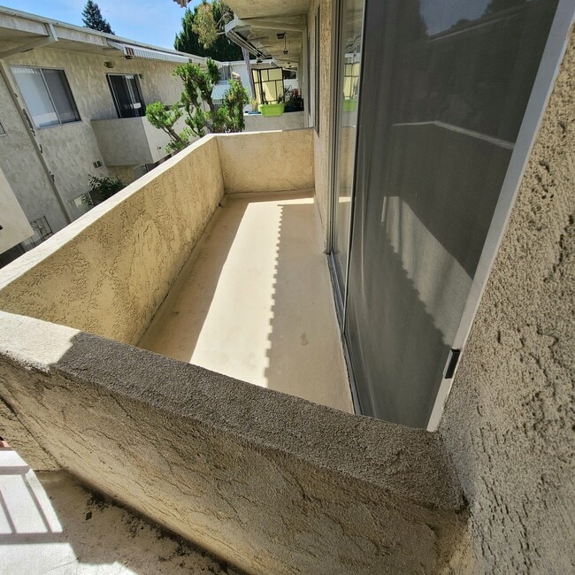 Building Photo - 5035 Coldwater Canyon Ave