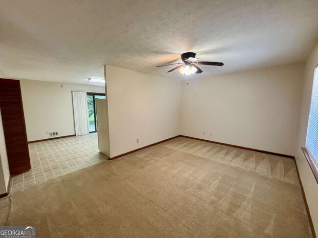 Foto del edificio - 358 Bradley Woods Ct NW