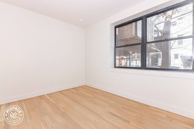 Building Photo - 312 Devoe St