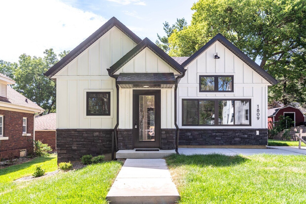 Primary Photo - Tiny Home in Cedar Falls