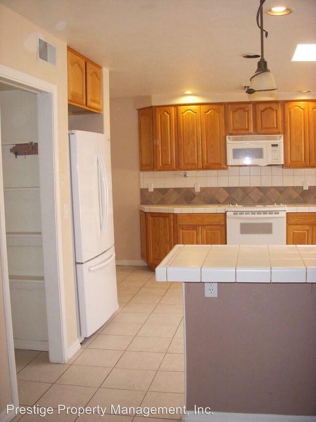 Building Photo - 4 br, 1.5 bath House - 1492 W Montebella Dr