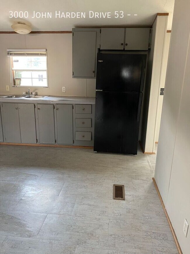 Building Photo - 3000 John Harden Dr