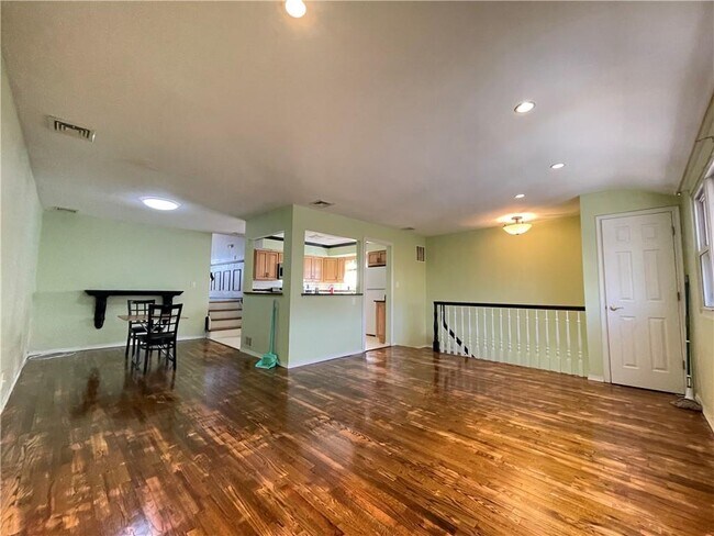 Building Photo - 429 Ridgewood Ave