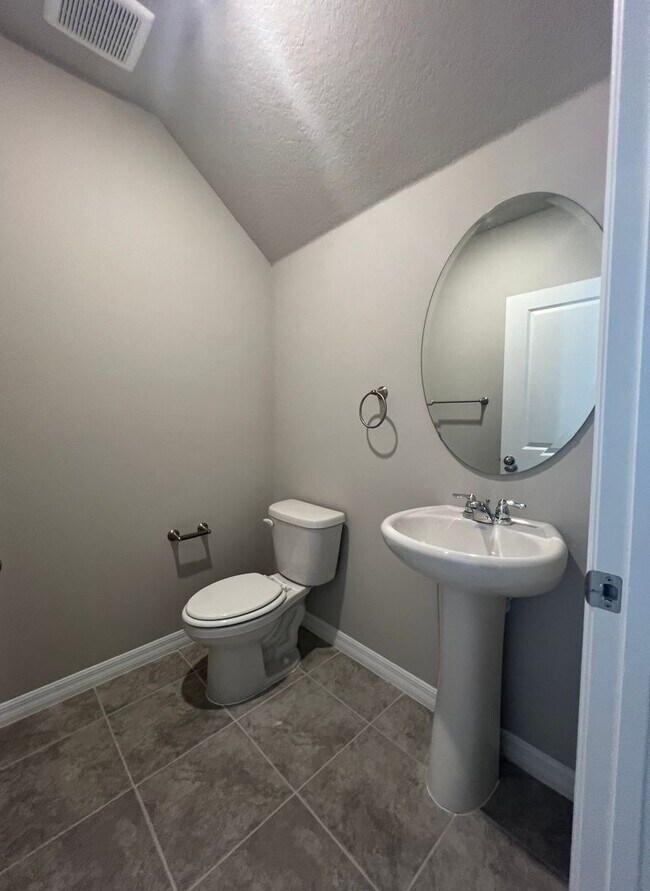 Foto del edificio - Gorgeous Brand New 3/2.5 Townhome