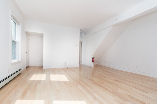 Building Photo - 513 Putnam Ave