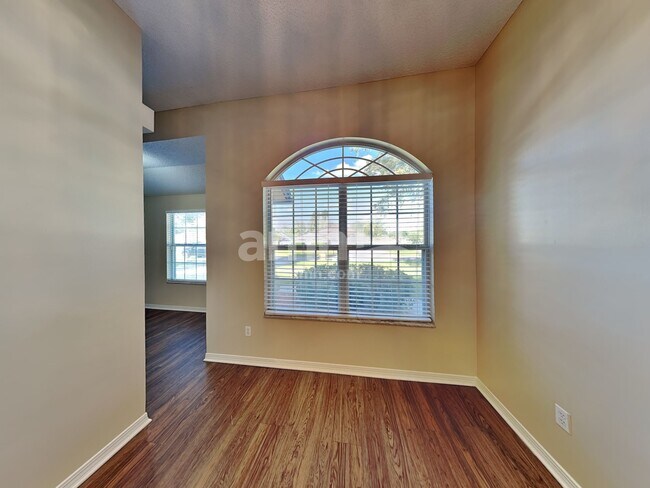 Foto del edificio - 1915 Breckenridge Blvd