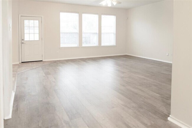 Building Photo - 74 W Lasting Spring Cir