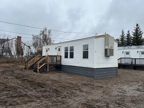 Building Photo - 111 S Cedar Dr