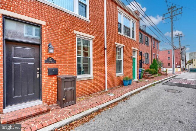 Building Photo - 624 Jasper St