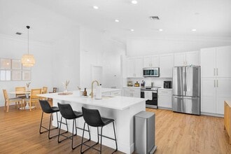 Building Photo - 2887 N Bight