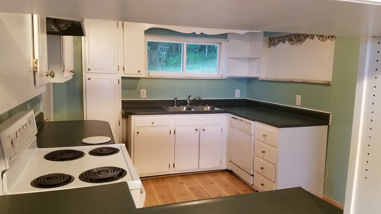 Kitchen - 8732 Taylor Hill Rd