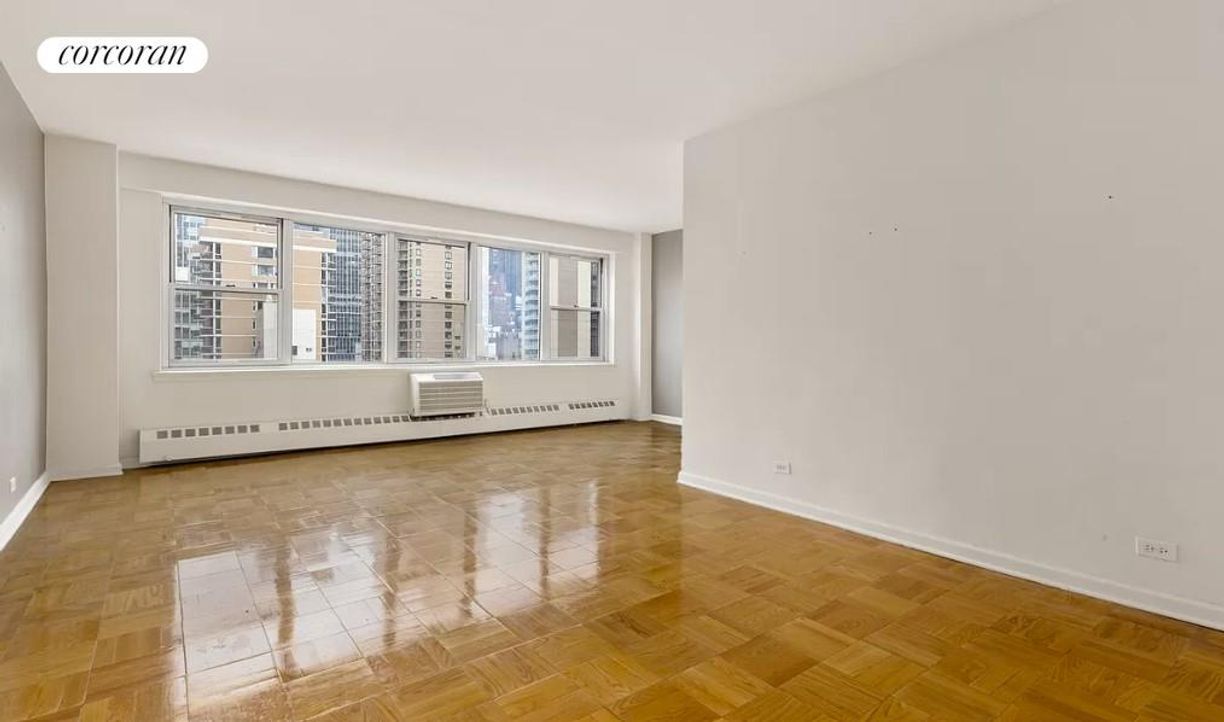 Foto principal - 300 E 46th St