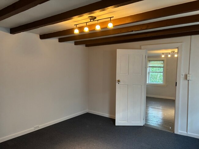 Building Photo - 423 Moyer St