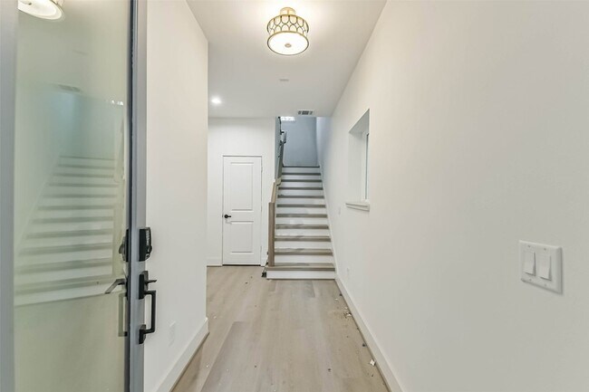 Foto del edificio - 7709 Earl Rudder Wy