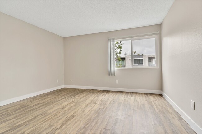 Interior Photo - Grossmont Bluffs