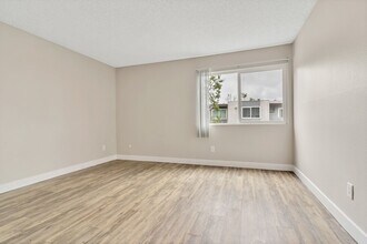 Interior Photo - Grossmont Bluffs