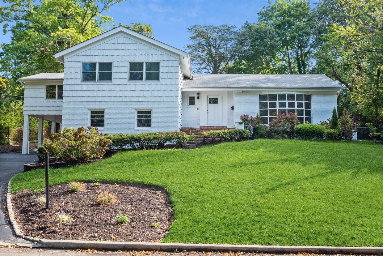 Photo - 17 Vista Dr (Great Neck, NY)