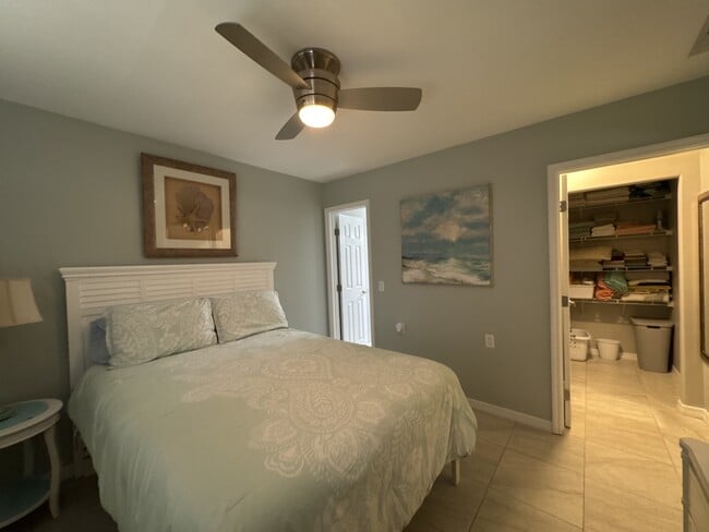 Building Photo - 108 Colonia Ln W