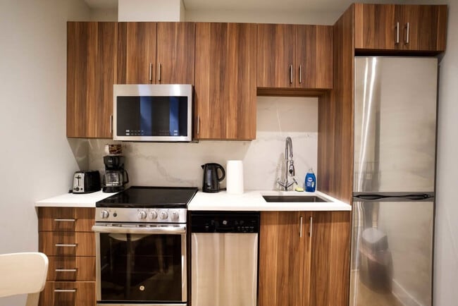 Building Photo - 3536 Rue Durocher