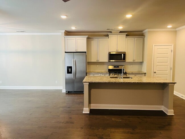 Building Photo - Wow! 4 bedroom 2.5 bathroom in Suwanee! Must See!!