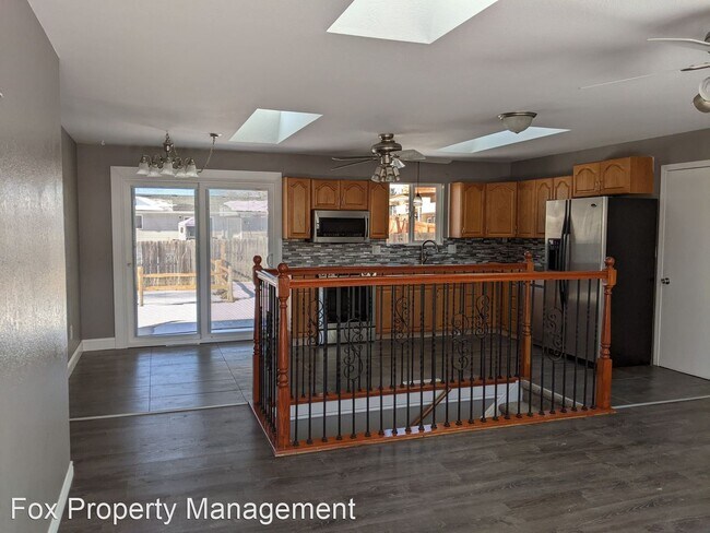 Building Photo - 5 br, 2 bath House - 1637 Mount Evans Drive