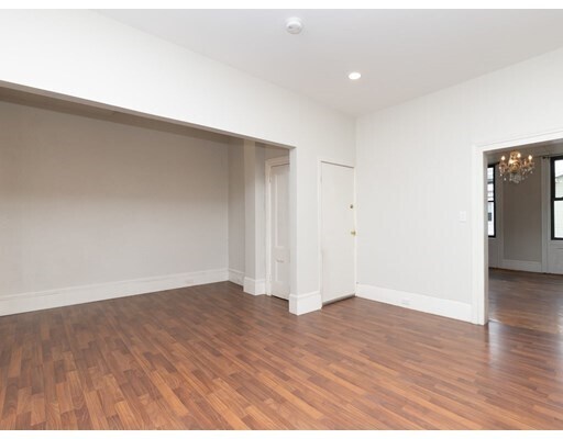 Building Photo - 289 Meridian St