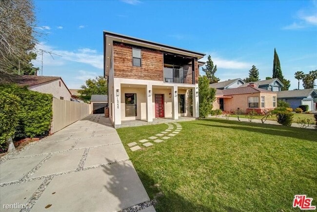 Building Photo - 4 br, 5 bath House - 15239 La Maida St