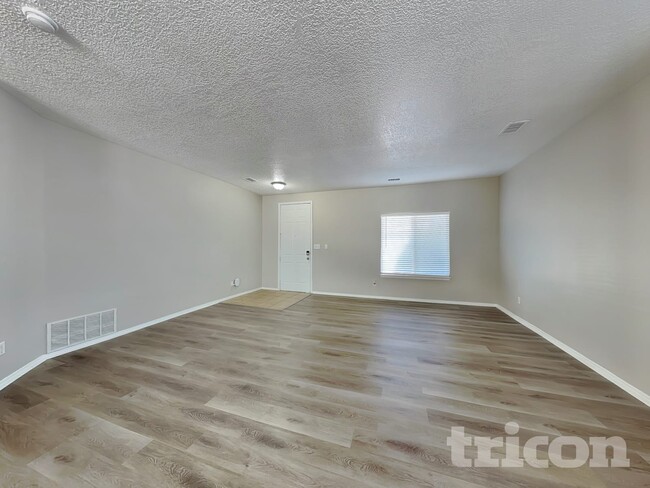 Foto del edificio - 5208 Clovis Ct NE