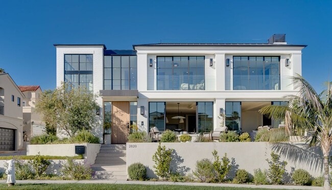 Building Photo - 2820 Bayview Dr
