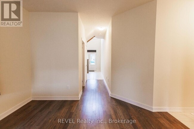 Building Photo - 133 Stern Dr