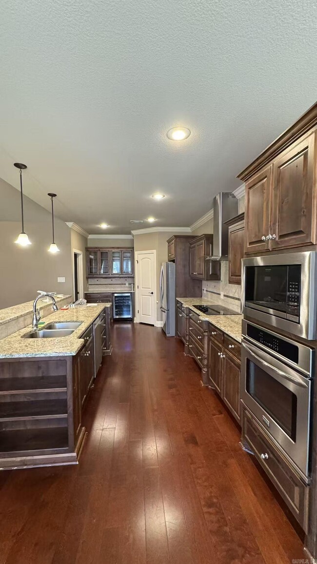 Building Photo - 121 Cabanel Dr