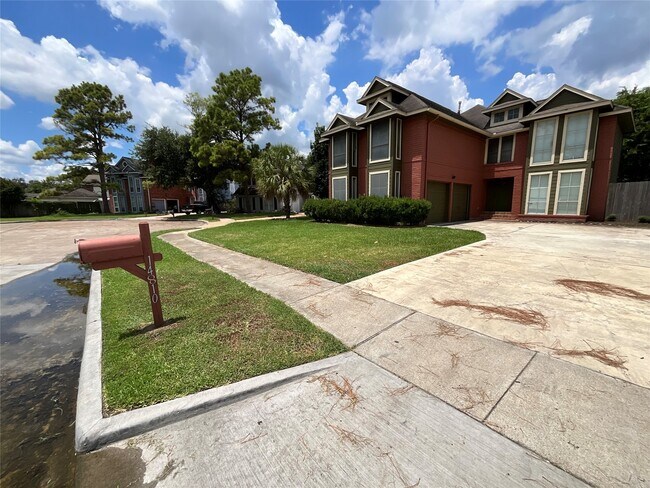 Building Photo - 14810 Rancho Vista Dr