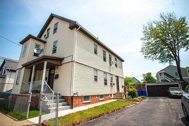 Building Photo - 49 Ivy St