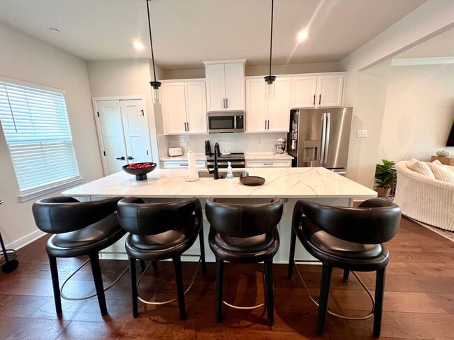 Building Photo - Canonsburg - 3 Bedroom 2.5 Bathroom Townhome For Rent