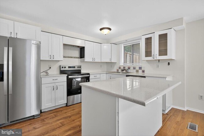 Foto del edificio - 7827 Archbold Terrace