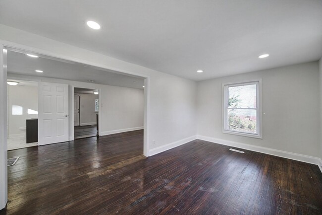 Building Photo - Lovely Home in Charlotte!